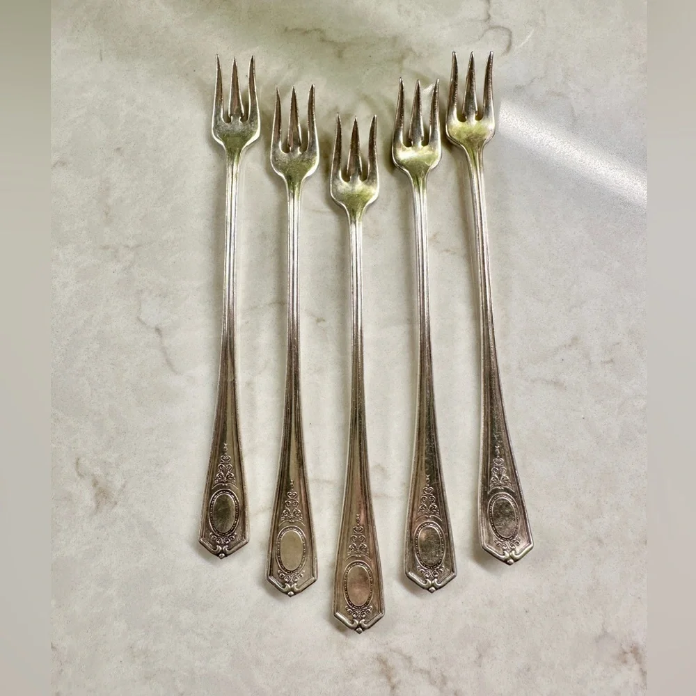 SET/5, ONEIDA, COMMUNITY PLATE, COCKTAIL/SEAFOOD 6” FORKS.